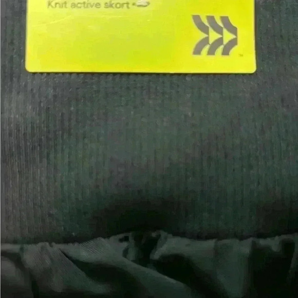 NWT All in Motion Black Knit Active Skort, From Target Size Small. MSRP $25 - Picture 9 of 9